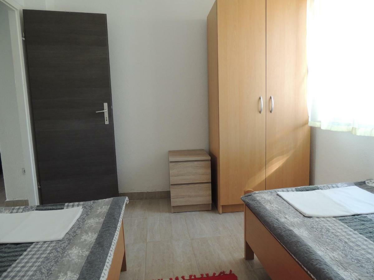 Apartman Tea Карлобаг Екстериор снимка